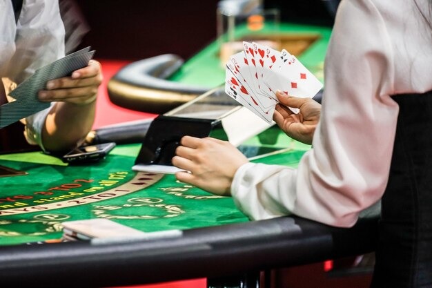 Antarmuka platform managarmr menampilkan kasino langsung, sportsbook, dan permainan slot